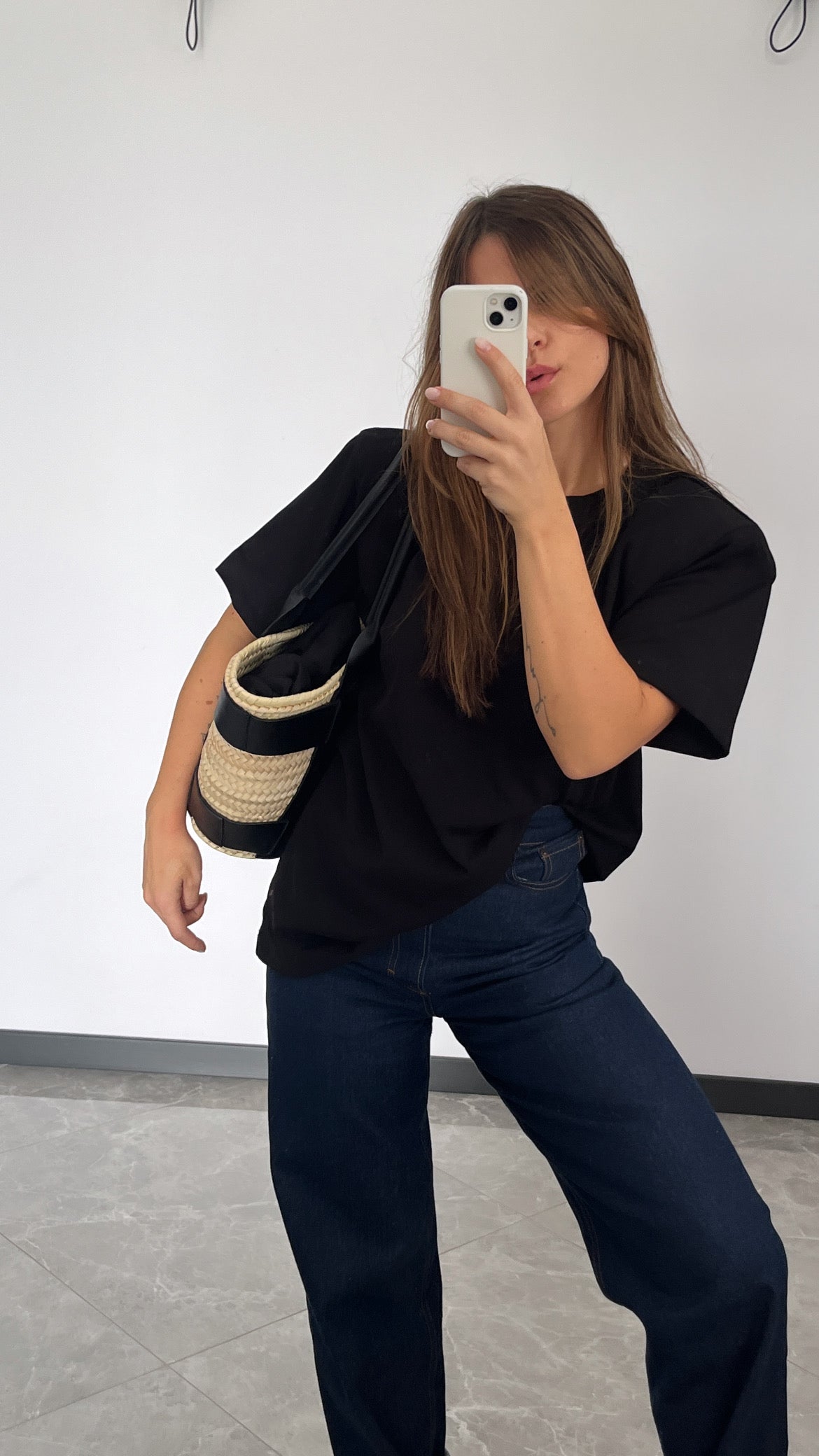 Marškinėliai Juoda