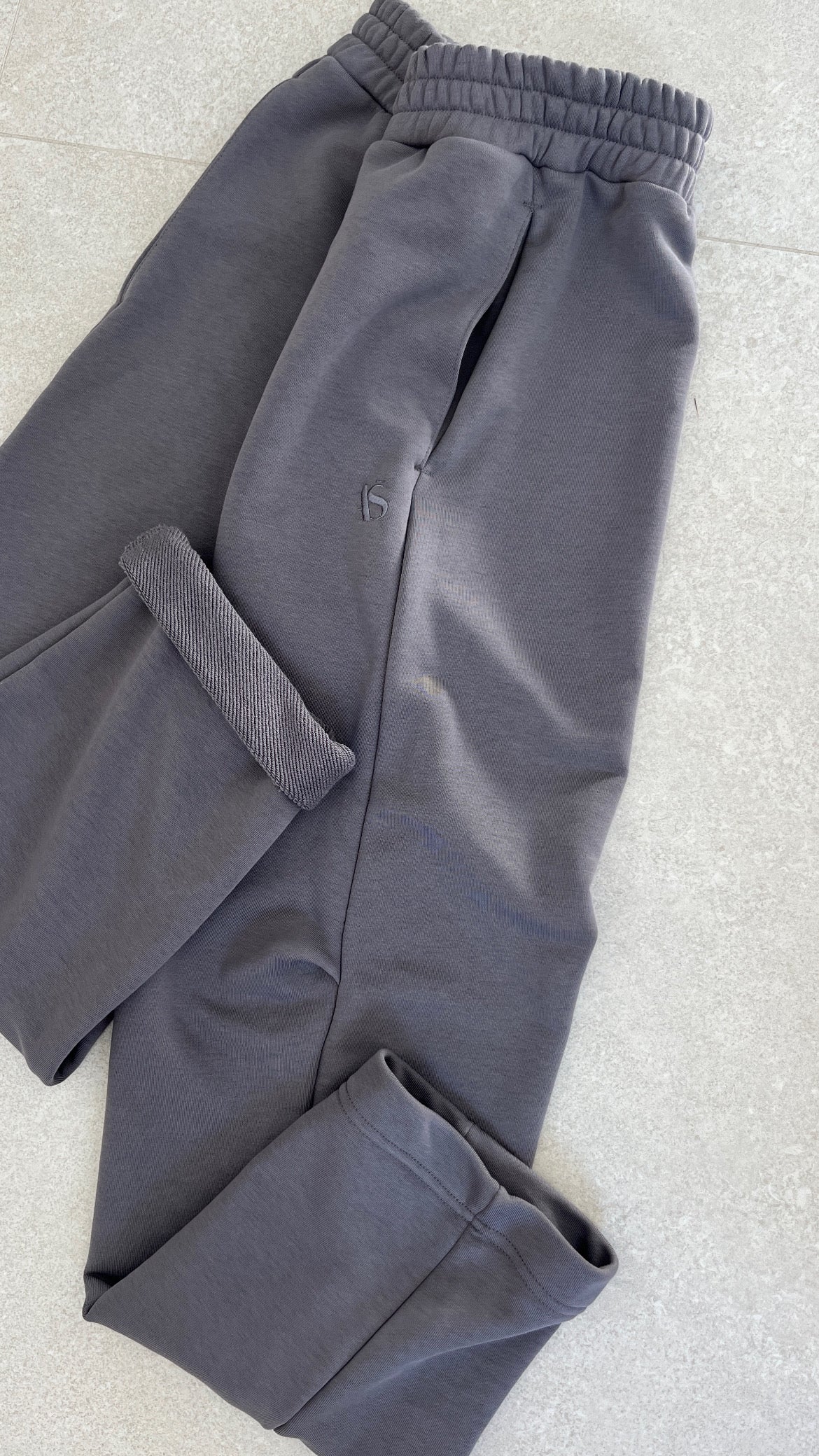 Laisvalaikio kostiumėlis Pilkas