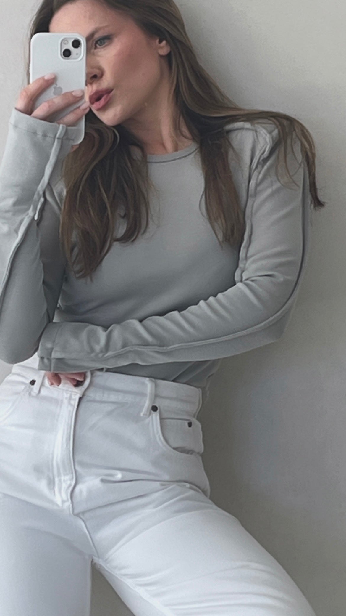 Palaidinė su petukais atvira nugara Pilka