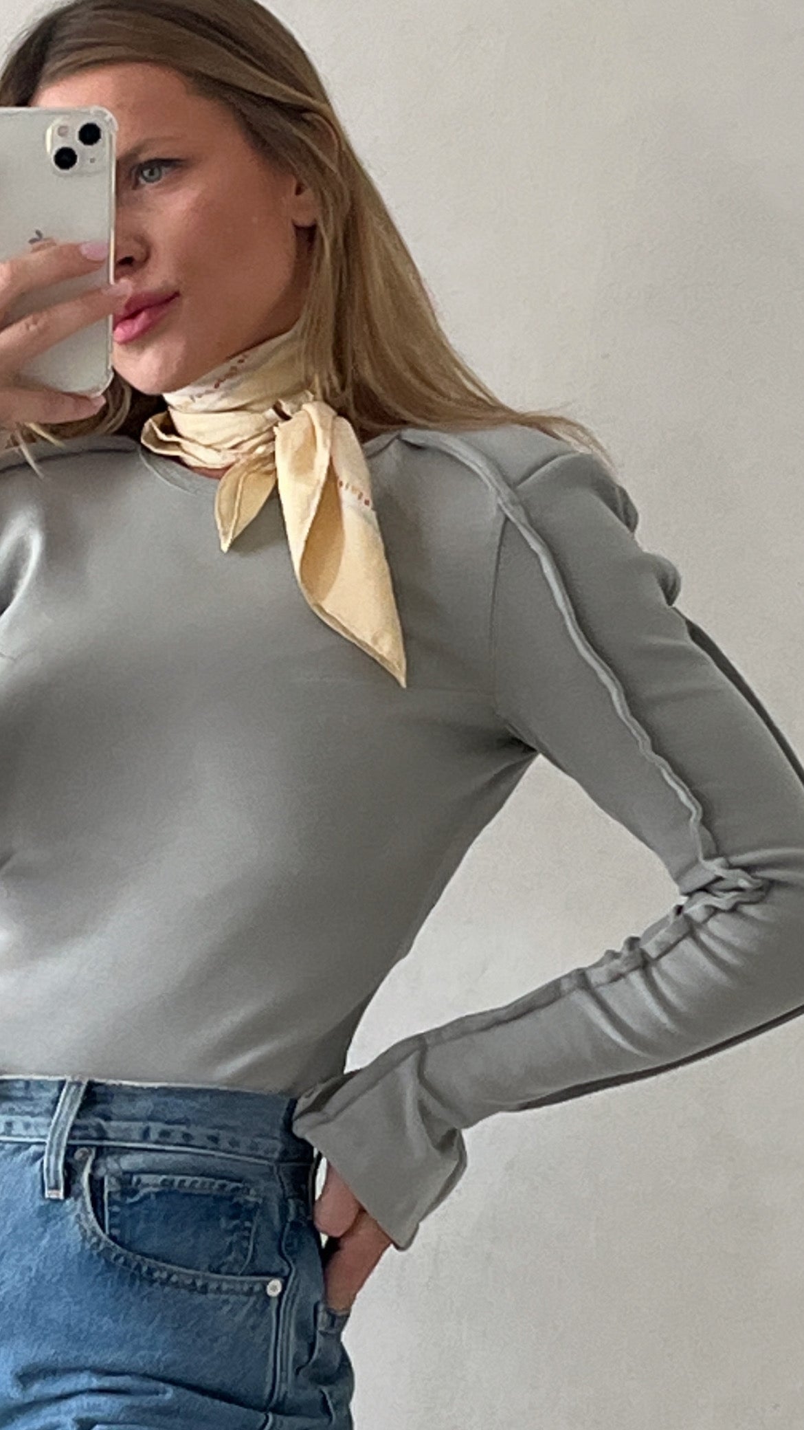 Palaidinė su petukais atvira nugara Pilka