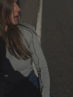 Palaidinė su petukais atvira nugara Pilka