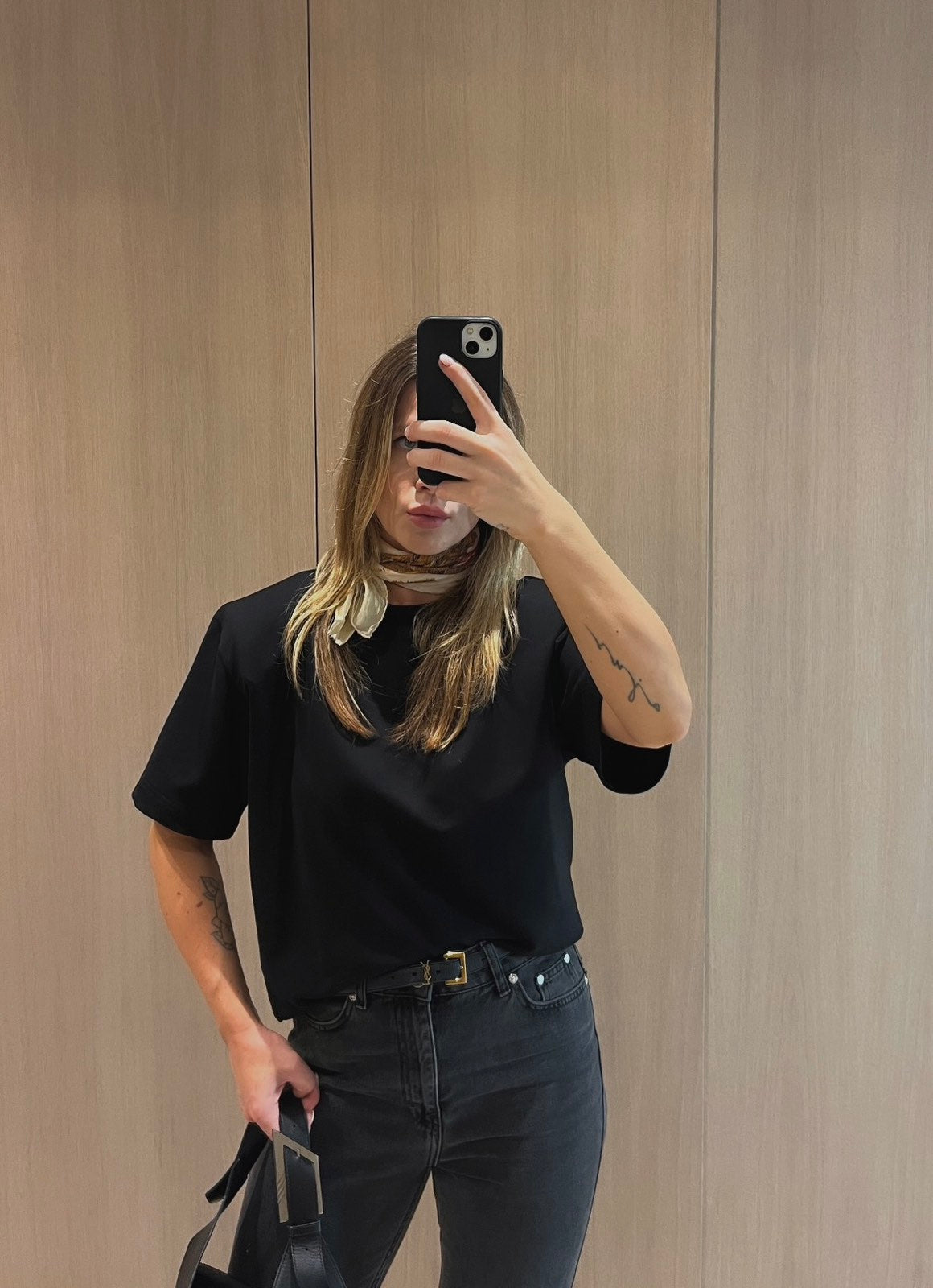 Marškinėliai Juoda