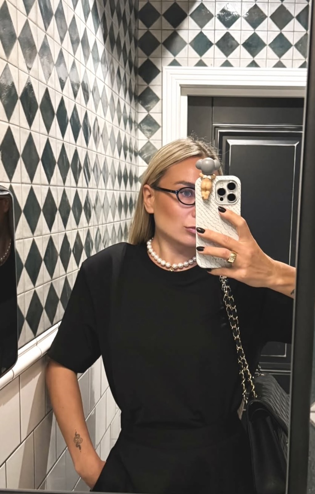 Marškinėliai Juoda